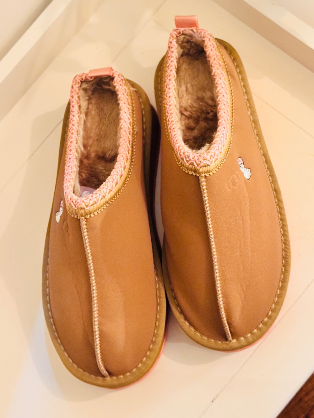 UGG Tazz Love Slippers in Arroyo with Tropical Pink Trim - Picture 7 of 12